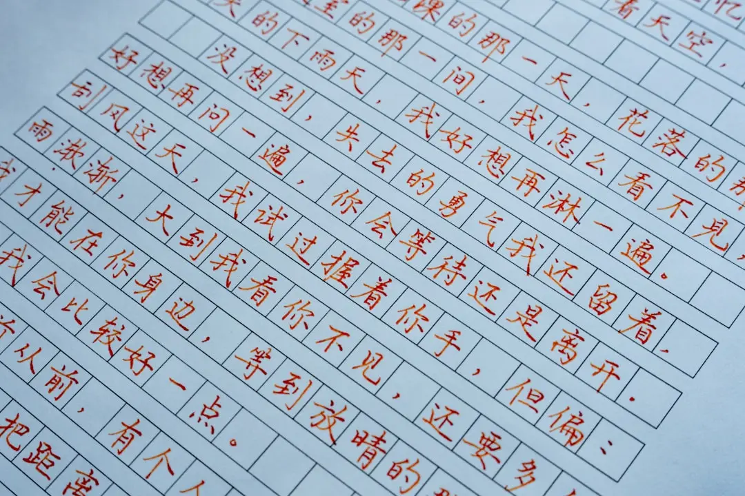 单晶与多晶太阳能电池板对比分析：光电转换效率及长期可靠性评估