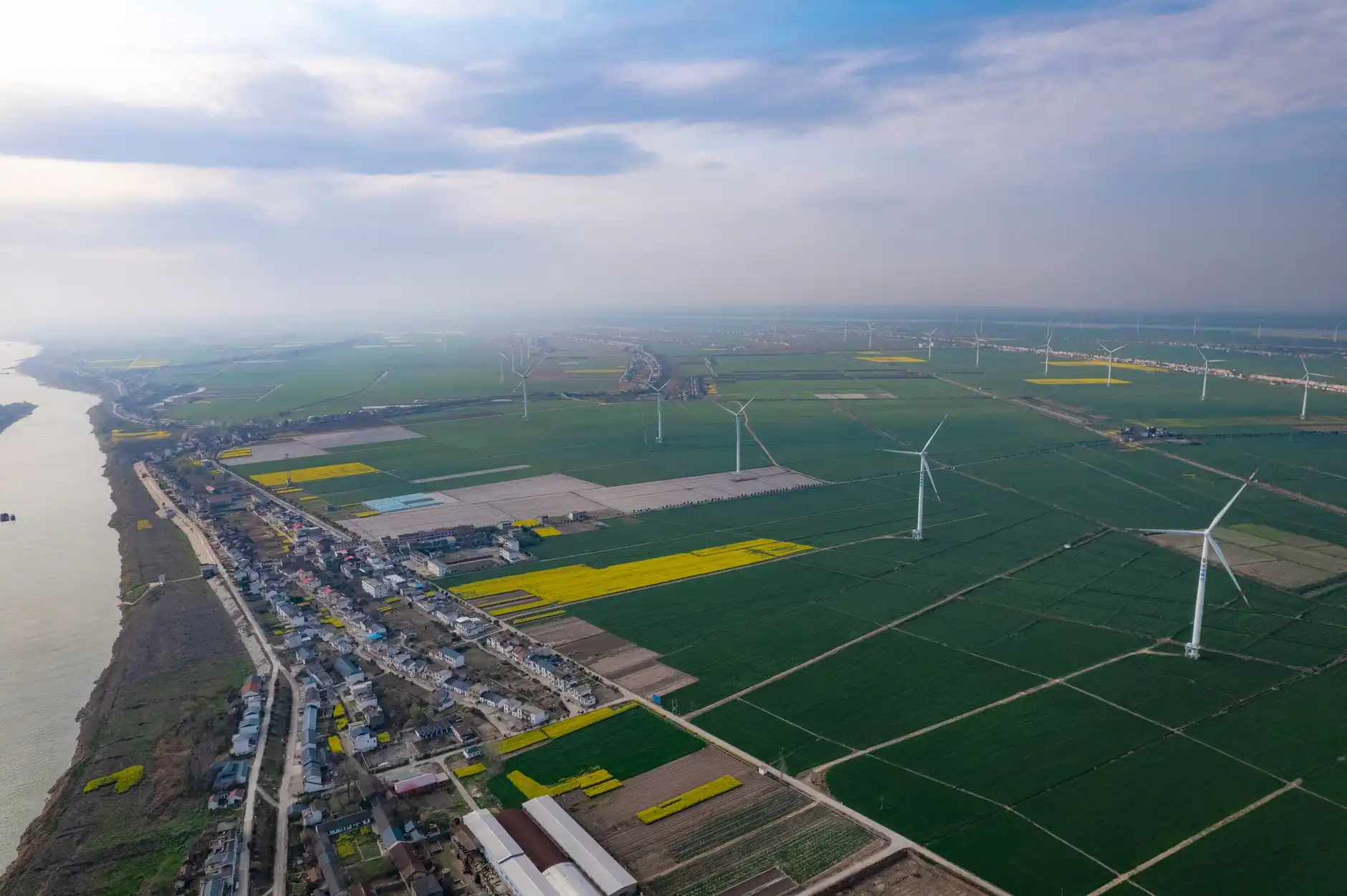 2024年江苏地区太阳能光伏组件市场价格走势与采购建议