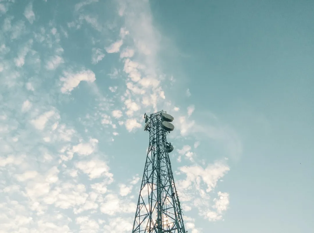 2025年光伏组件主流技术对比：PERC、TOPCon与HJT光�效率分析