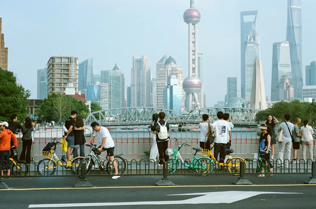 单晶与多晶太阳能电池板对比分析：光电转换效率及长期可靠性评估